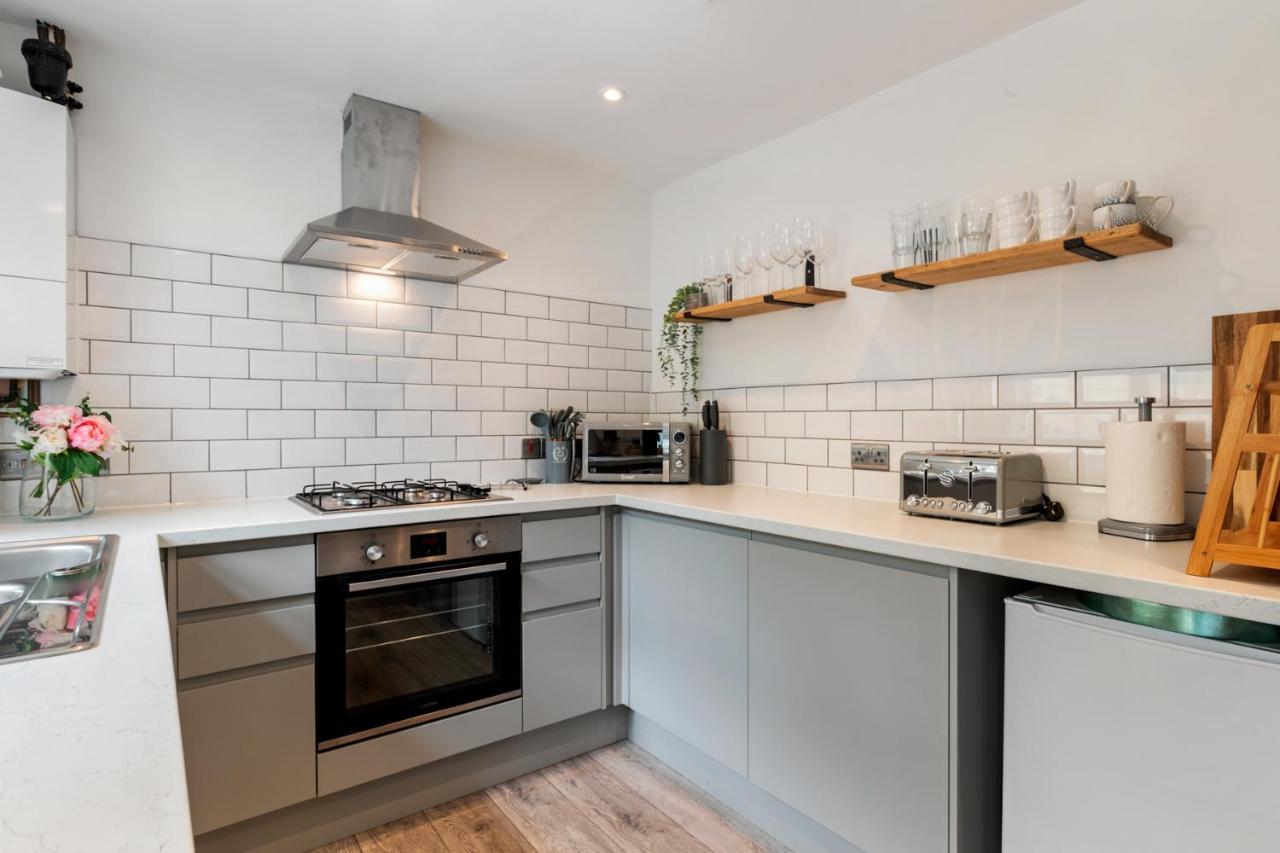 Ivydene - Beautiful Cottage, Stone Throw From Beach, Wonderful Sea Views Saundersfoot Esterno foto