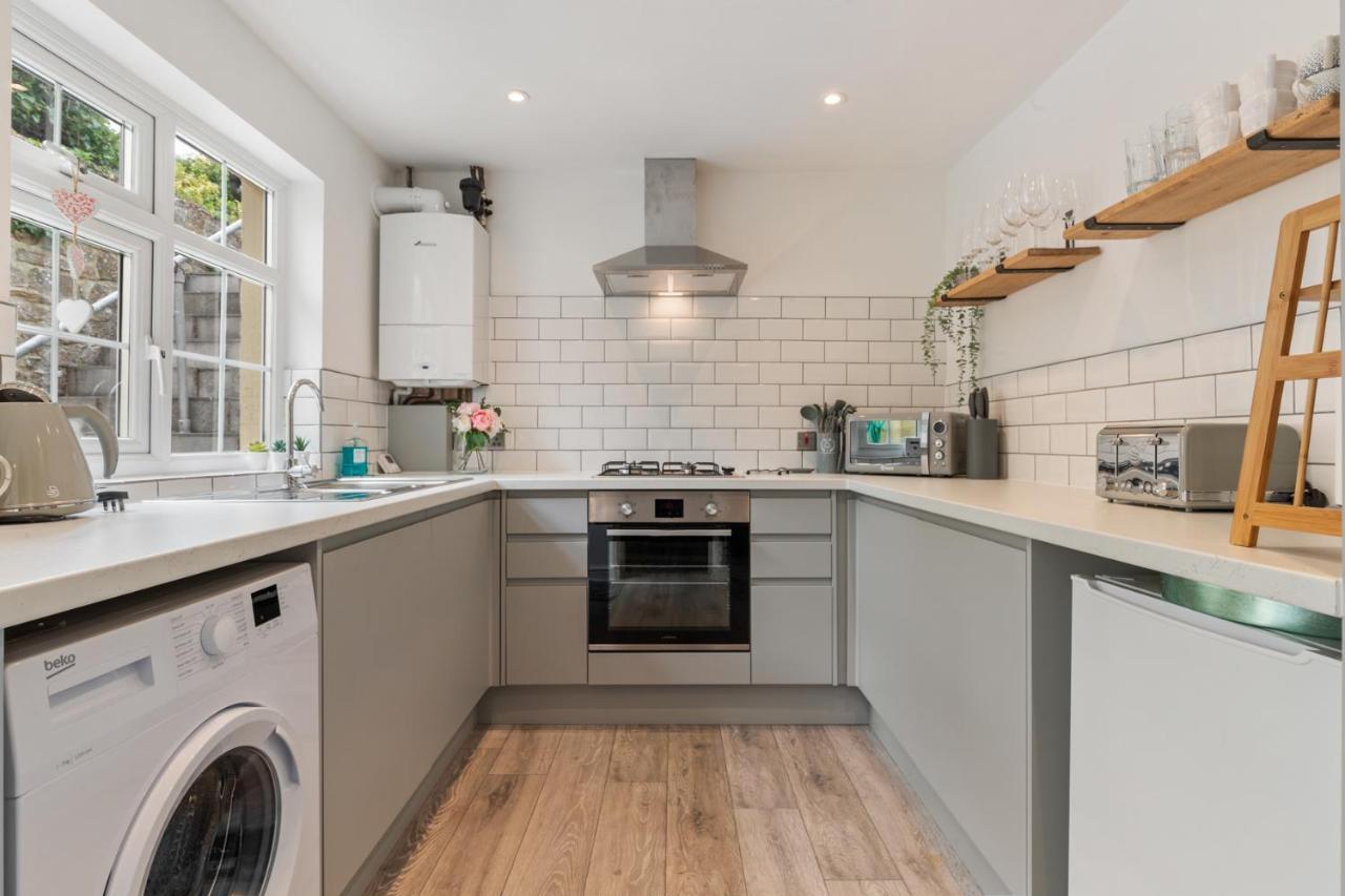 Ivydene - Beautiful Cottage, Stone Throw From Beach, Wonderful Sea Views Saundersfoot Esterno foto